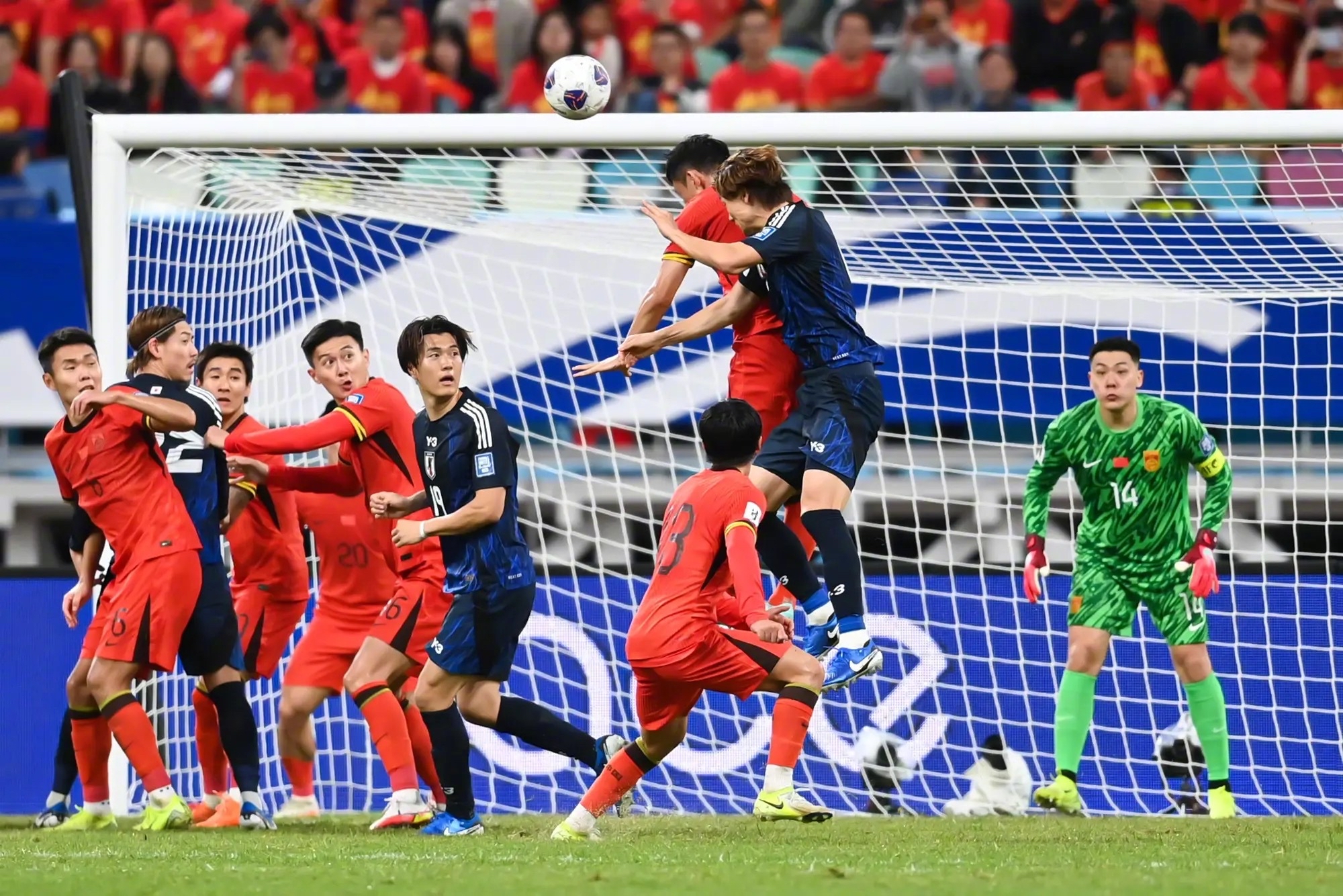 开云体育直播-包含火爆赛场上演精彩战役，球员拼尽全力的词条