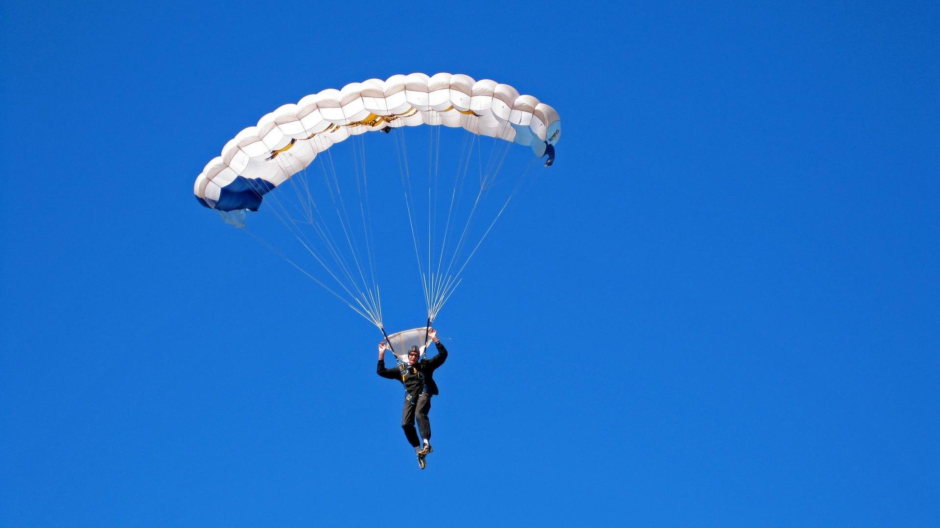 当皮克在欧冠决赛接管比赛,伊拉克却收割了贝蒂斯—足球世界里的平行宇宙