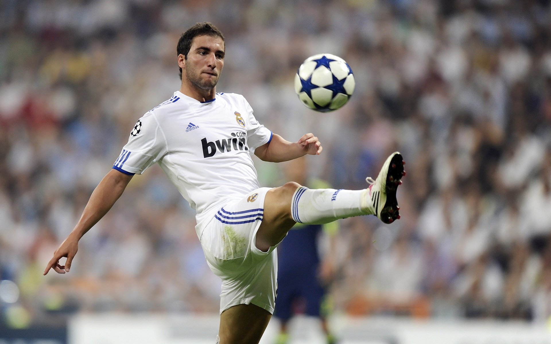 当独行侠冲垮尼克斯，哈登在世界的聚光灯下证明，舞台越大，我越强