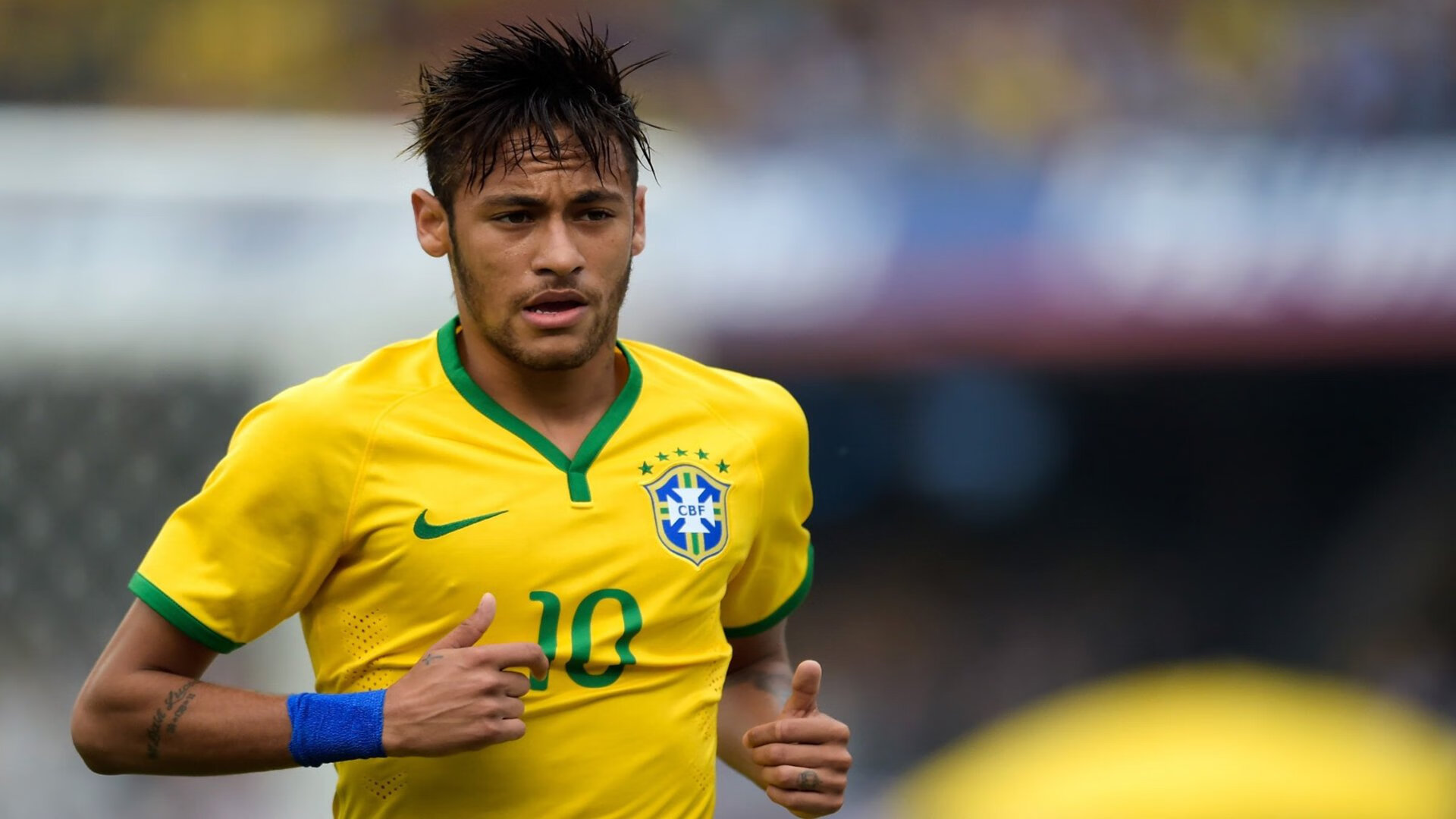 绿军王朝梦碎汽车城，英超争冠悬念再起—双线战场的宿命对决