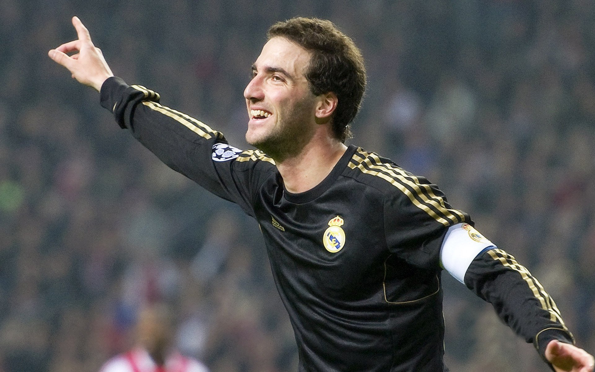 开云体育平台APP-欧冠决赛之夜，巴斯托尼，稳如磐石的蓝黑基石