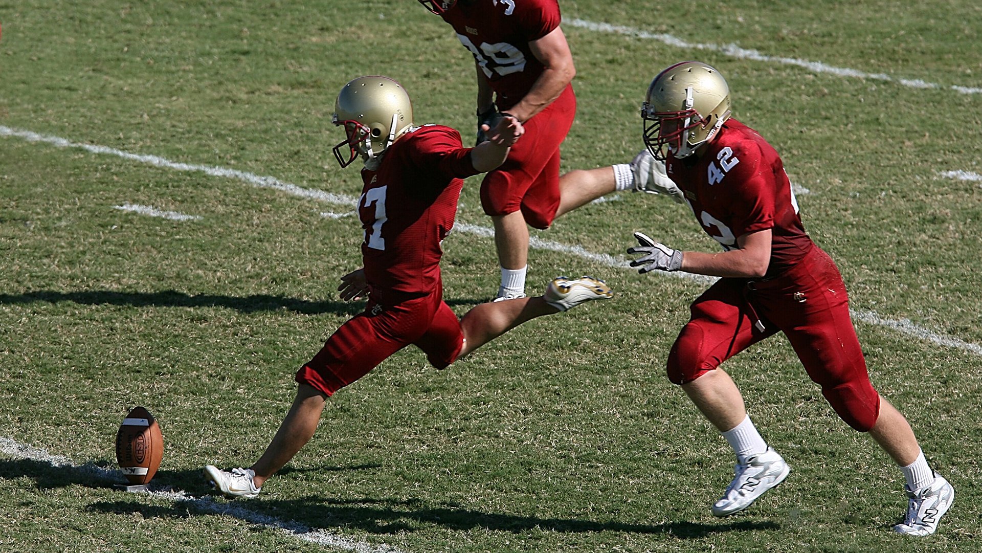 开云足球直播-奥斯梅恩的赛道接管，当尼日利亚足球精神驶入F1揭幕战