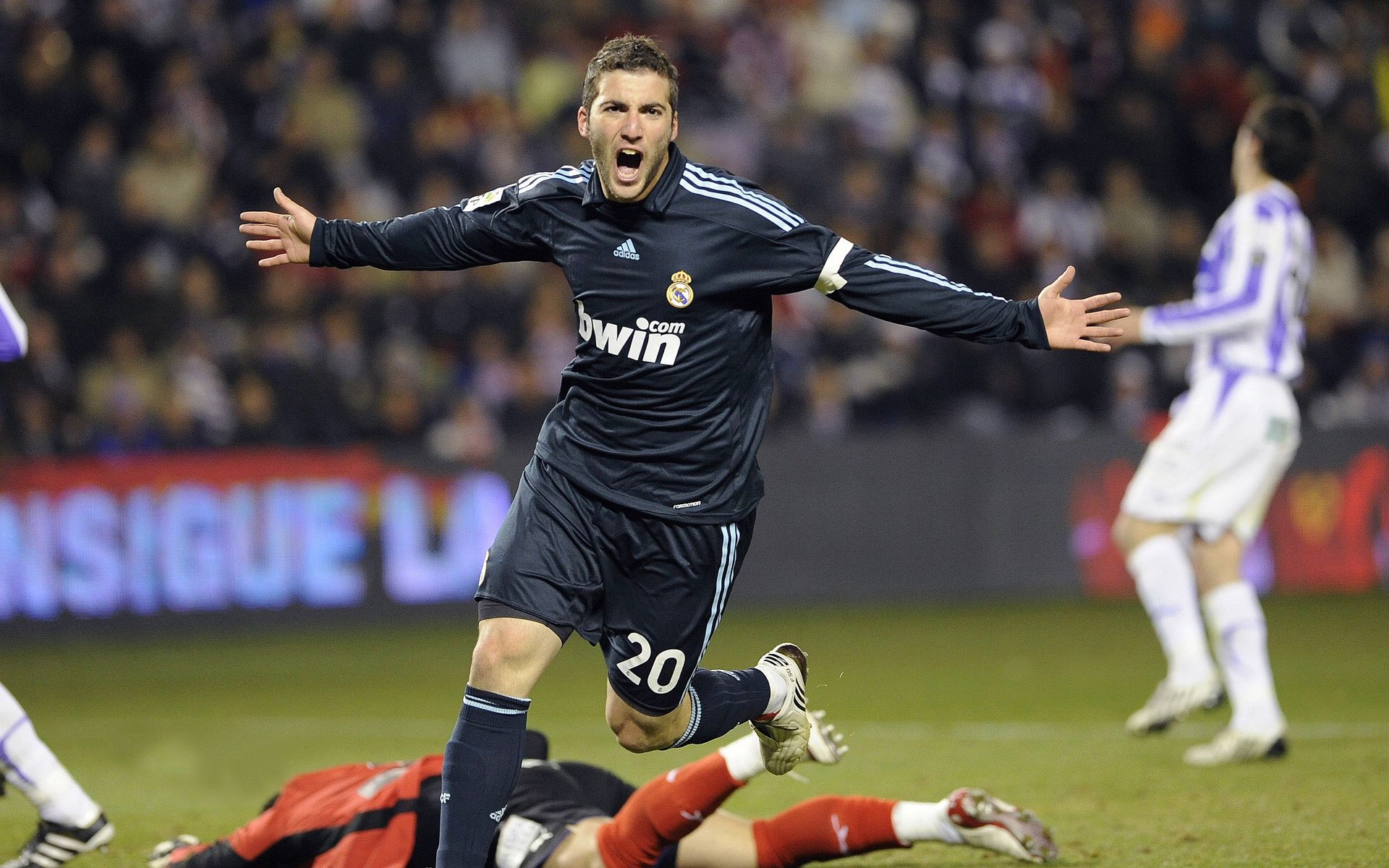 当绿茵场遇见乒乓桌，法国队的绝地翻盘与奥恰洛夫的惊艳四座